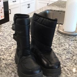 Almost New Snow Boots Size 5/6