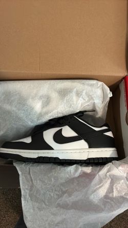 Low top Nike dunks size 8 w