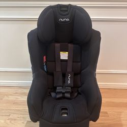 Nuna RAVA Convertible Car Seat – Excellent Condition, No Accidents