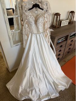 Oleg Cassini Lace and satin wedding dress