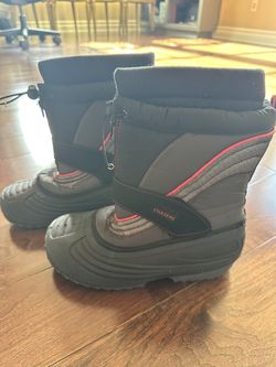 Snow Boots. New! Size 6M