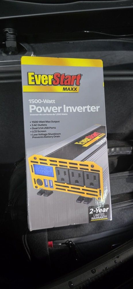 EverStart Maxx 1500 Watt Automotive Power Inverter with USB Power and Digital Display