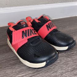 Nike Team Hustle D8 Pink & Black Size Youth 9c