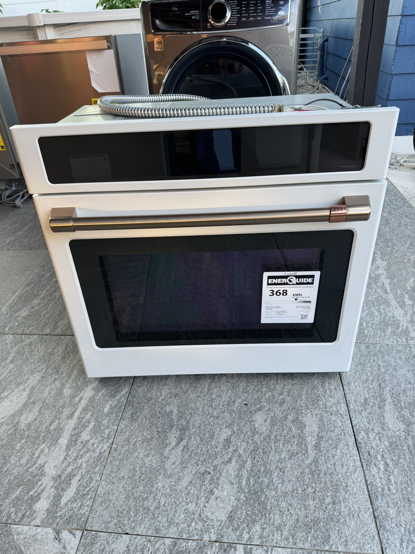 GE Cafe Series Professional Series 30" Smart Built-In Convection