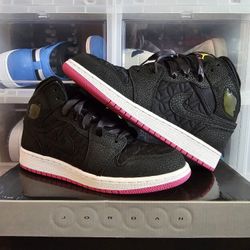 Girls Jordan 1 phat GS 5.5Y  (contact info removed)08