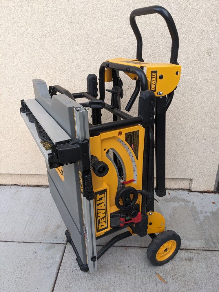 DeWalt DWE7491RS Worksite Table Saw with rolling stand