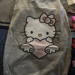 Dog shirt size medium , dog collar size medium and a bunch of bows nothing fit my dog she’s a fat potatoe 😭