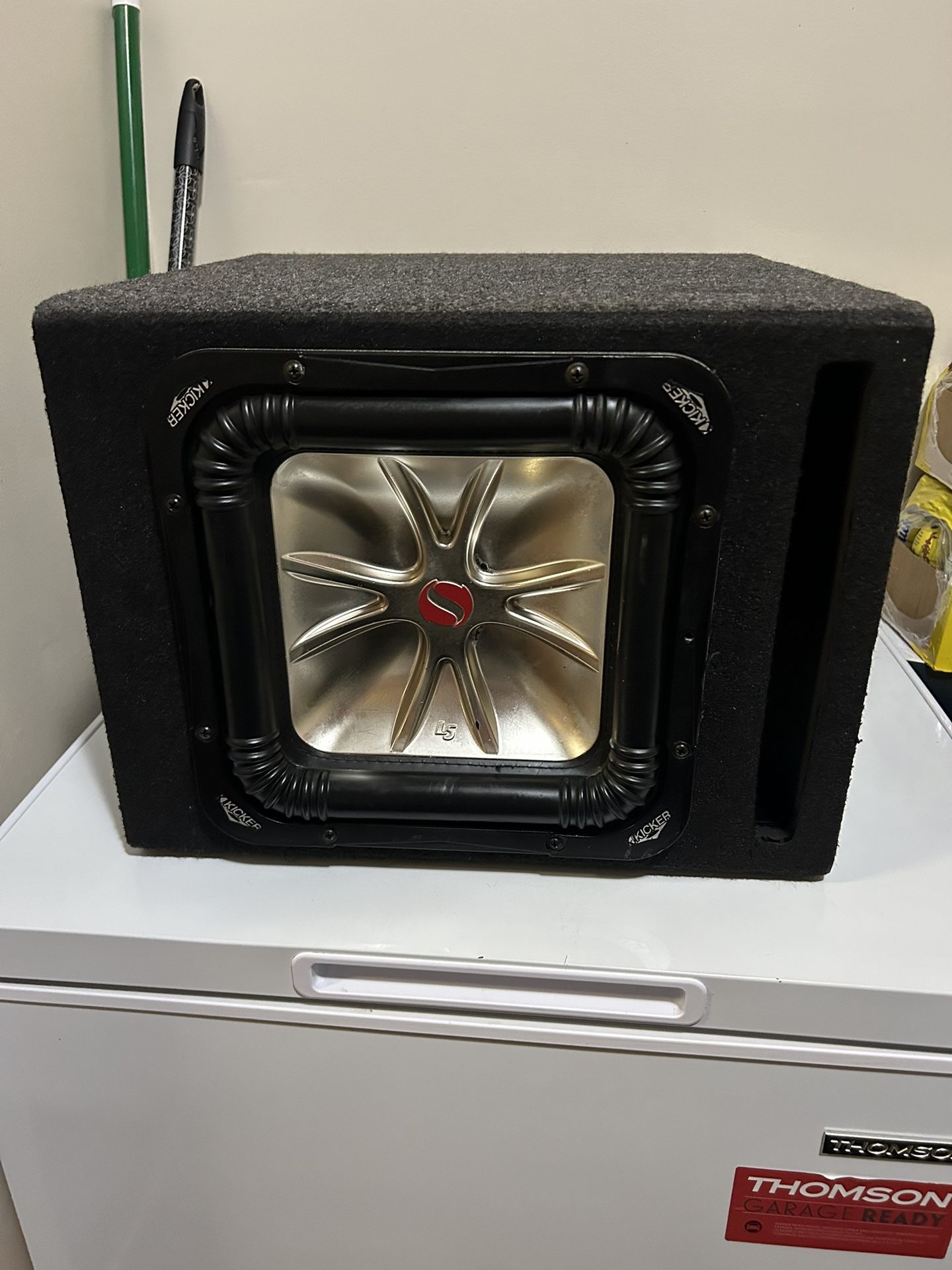 Kicker L5 1200 Watts With Ported Box