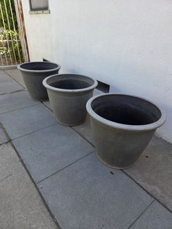 24" x 24" x 20" Round Polyresin Outdoor Planter Pots