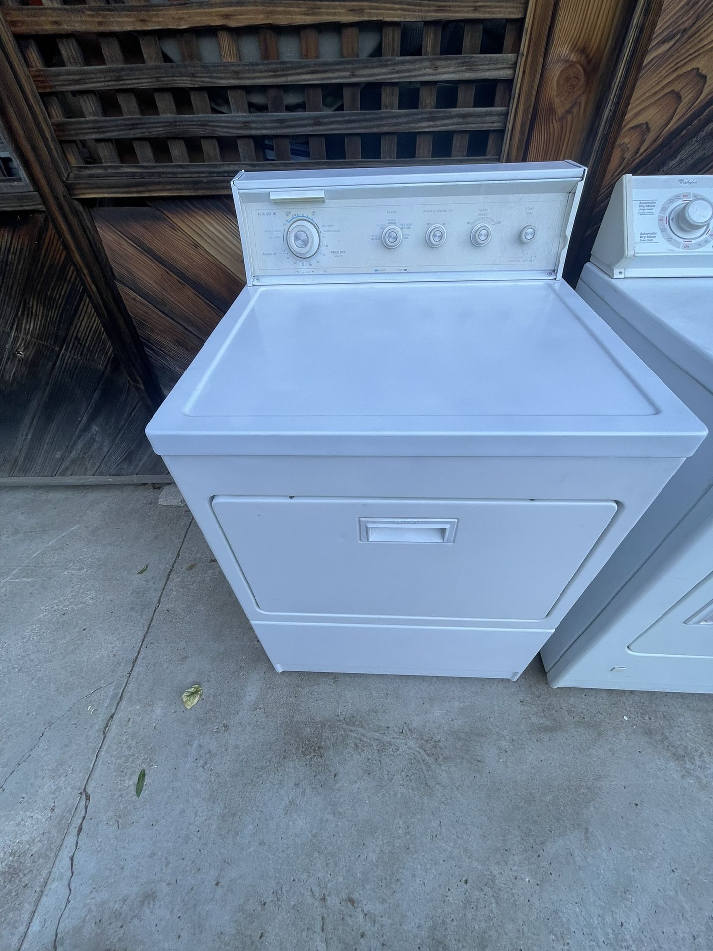 HEAVY DUTY ELECTRIC KENMORE DRYER (FREE DELIVERY AND INSTALLATION)