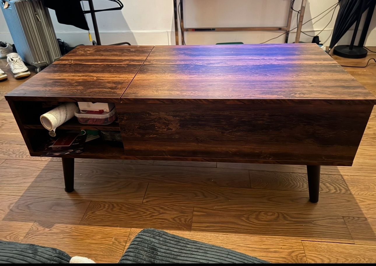 Coffee table With Storage/Table