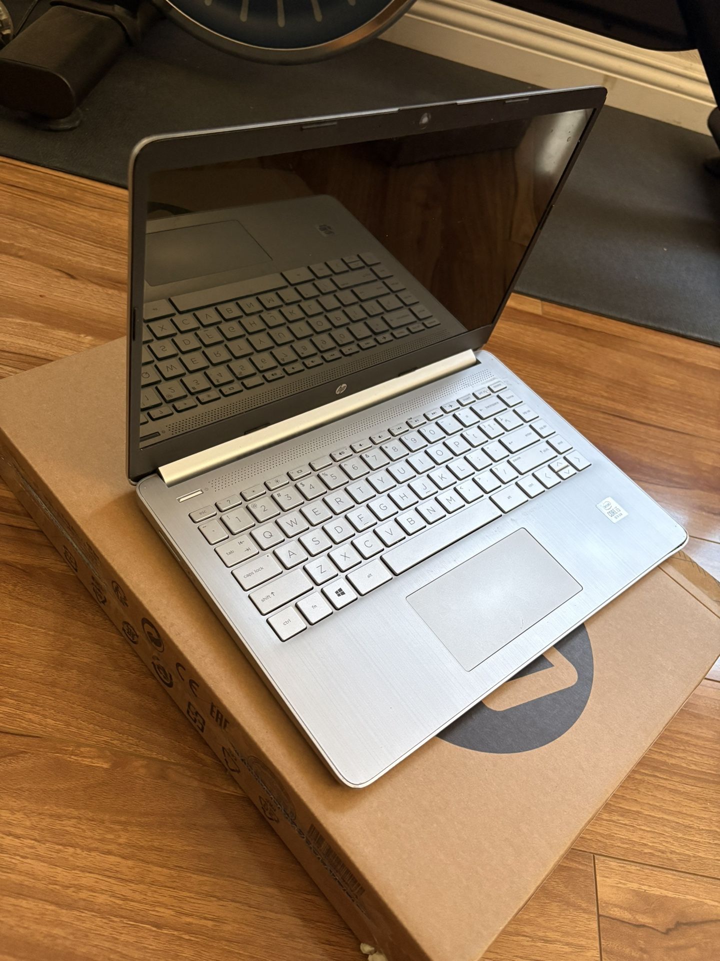 HP Laptop 14-dw1059wm