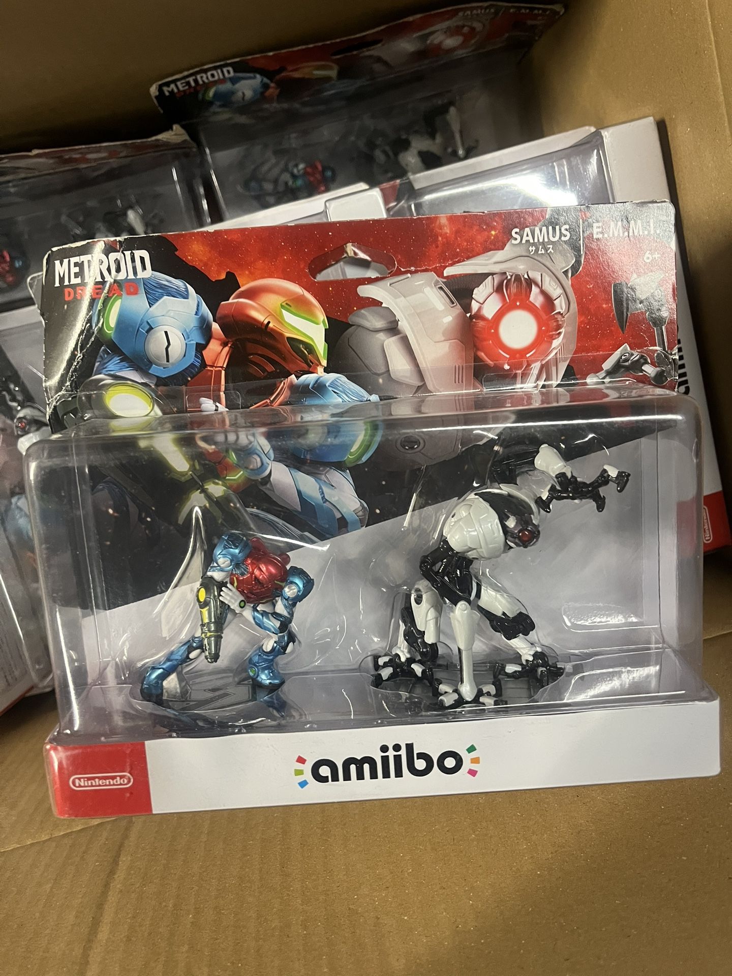 Nintendo amiibo Metroid Dread - Samus and E.M.M.I. Figures (2 Pack Set)
