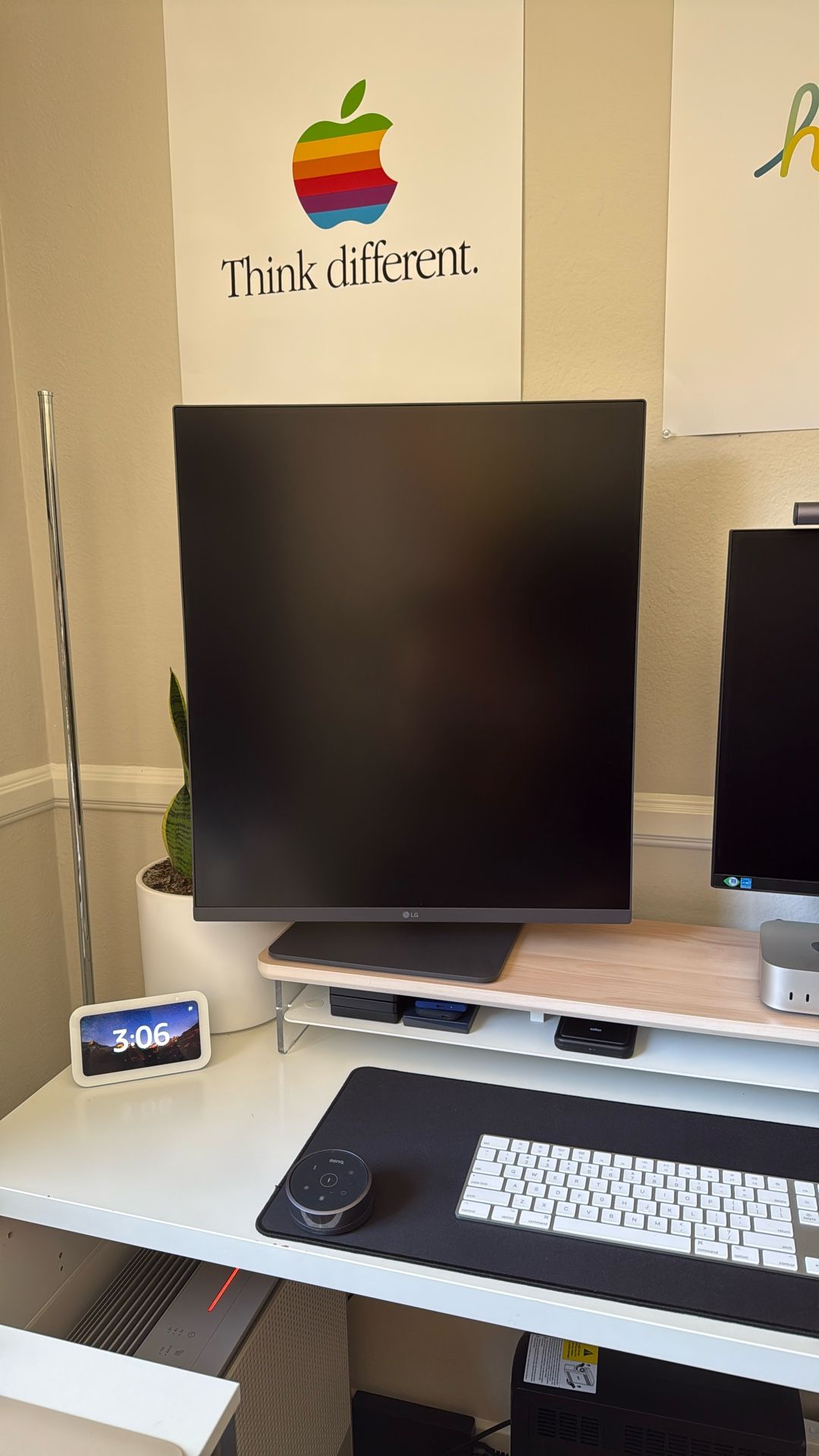 LG DualUp 28” IPS SDQHD Monitor