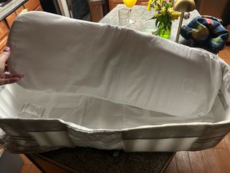 Travel baby bed and Baby crib great condition with mattress and pad and sheet