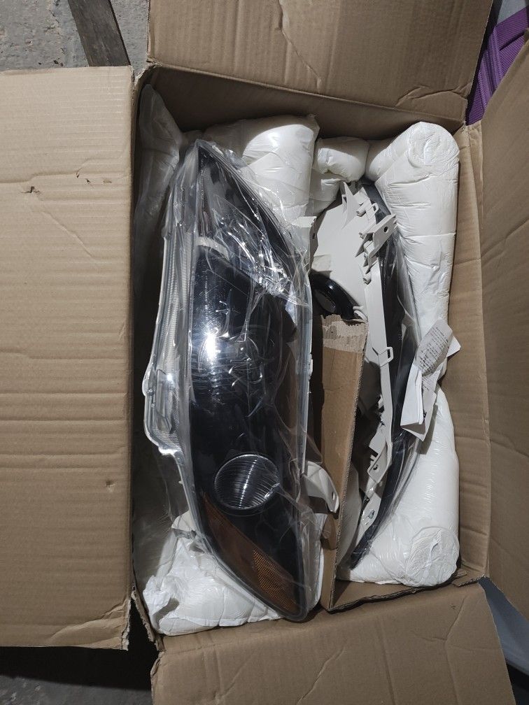 2009 Toyota Camry Headlights LE