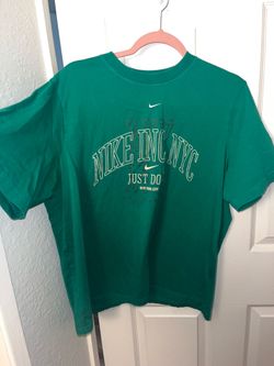 Center Swoosh Nike T-shirt Medium