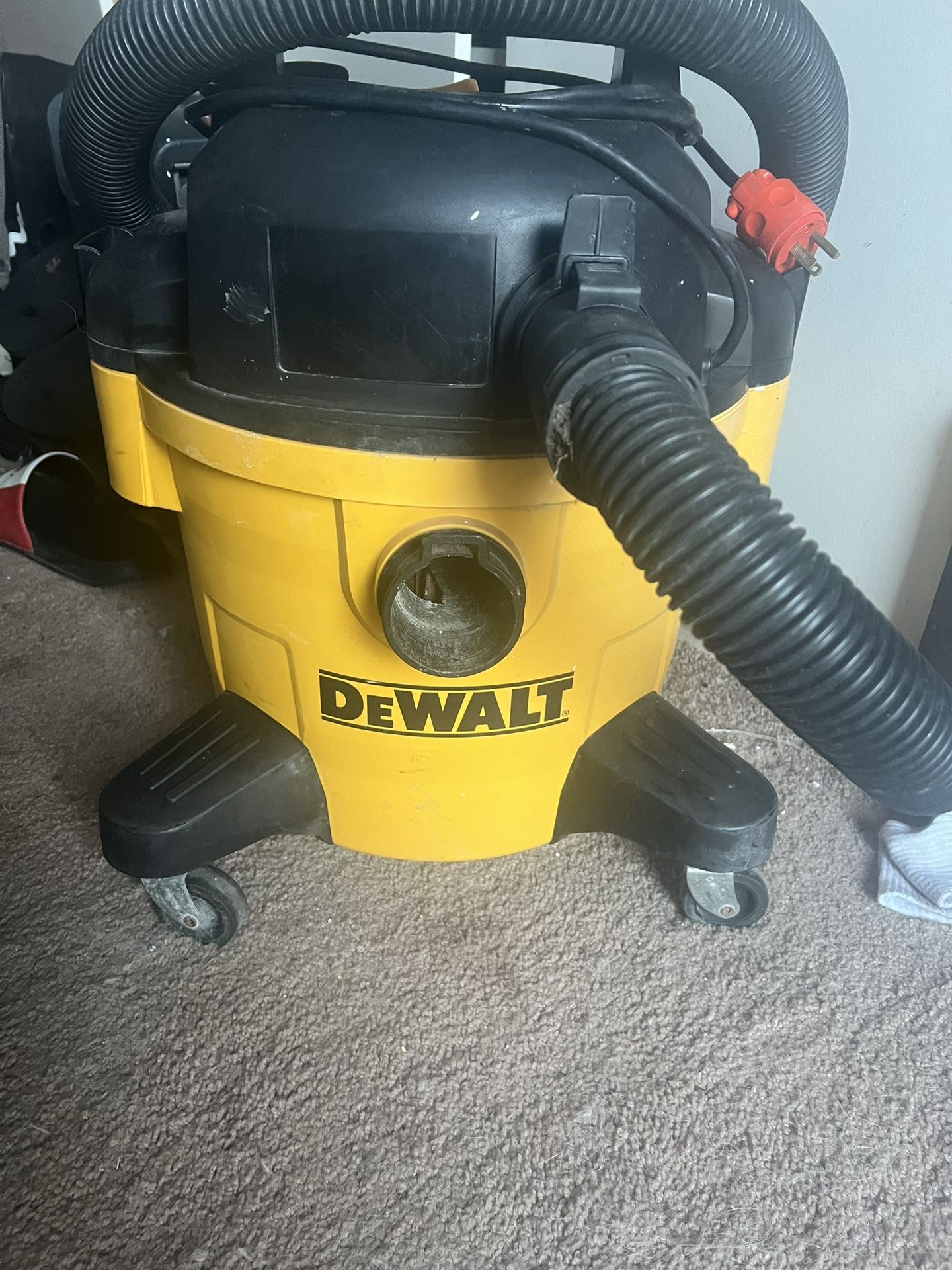DeWalt 10 Gallon Shop Vac
