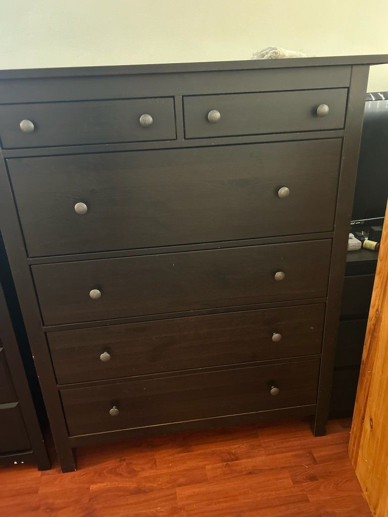 Ikea Hemnes Chest of 5 Drawers in Black-Brown