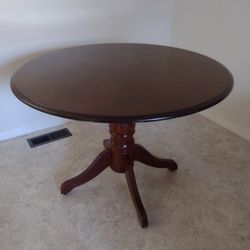 Round 4 Seat Dining Table 