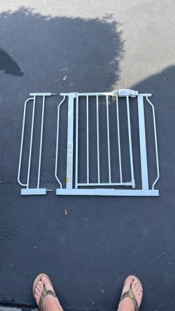 Regalo Baby Gate With Attachment