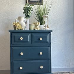 3-Drawer Dresser with Gold Knobs