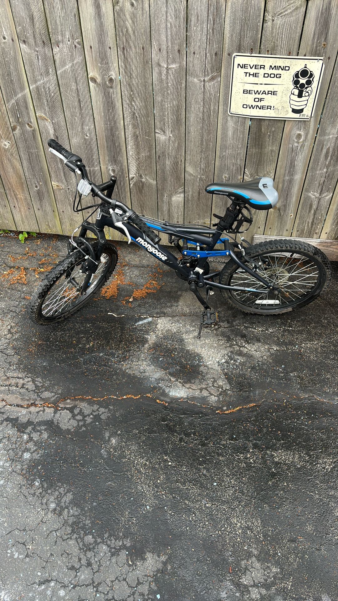 Bike 20 Inch Mongoose Mountain Like New