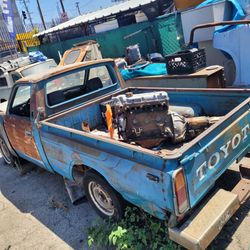75 Toyota Hilux SR5 pickup truck