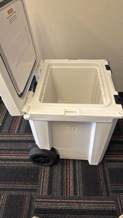 Camp Zero 50ltr cooler NWT