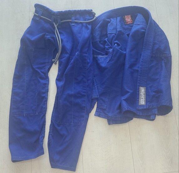 BLUE Jujitsu GI Size K3