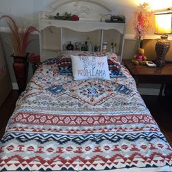 Cama Twin Con Colchón Nuevo Desk Y Librero 