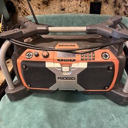 Ridgid Jobsite Radio Boom Box Outside Patio Garage