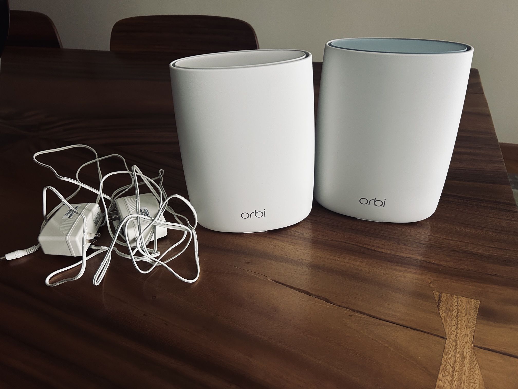 Netgear Orbi Mesh Router Set incliude both RouterRBR50v2 and Satellite RBS50v2. We used for several week.All in excelent working condition. Maximum w