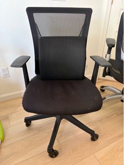 Black Mesh Office Chair with Armrests