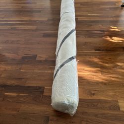 8/10 brand new thick black & white rug