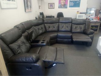 New Recliner Sectional Couch with Console! Free Delivery 🚚!