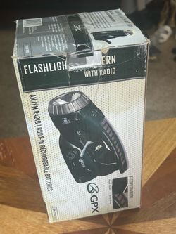 GPX Sports Radio Flashlight Clock Emergency Solar Powered Crank Portable  Y0070