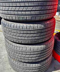 225 60 18 Michelin tires Con 80% de Vida Las 4