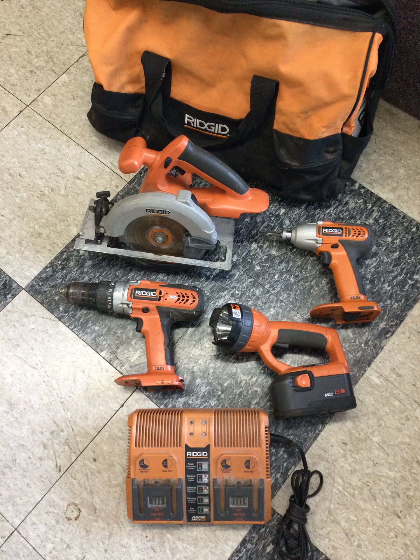 RIDGID 18V CORDLESS COMBO KIT 4 TOOL SET WITH BATTERY CHARGER BAG