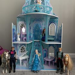 Frozen  Wooden Castle  W/ Dolls And Horses