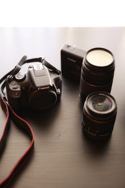 Canon Rebel T6 (1300D) DSLR camera bundle