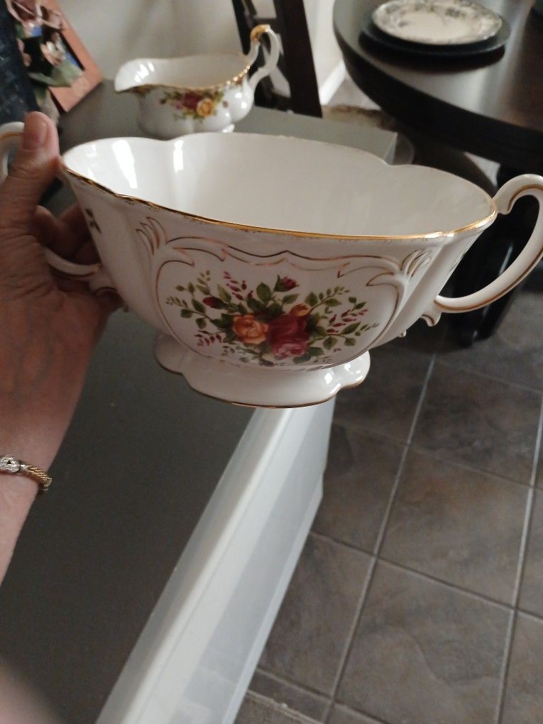 Prince Albert Country Roses 2 Handle Med Bowl