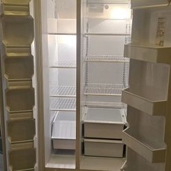 GE refrigerator Freezer Combo.