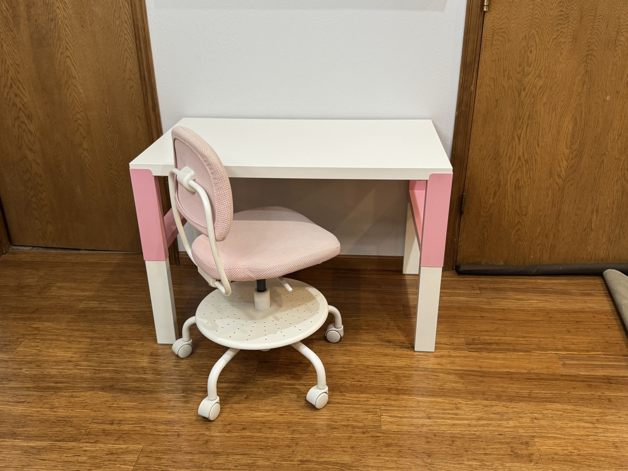 IKEA PAHL Adjustable Desk & VIMUND Adjustable Chair -Read Description