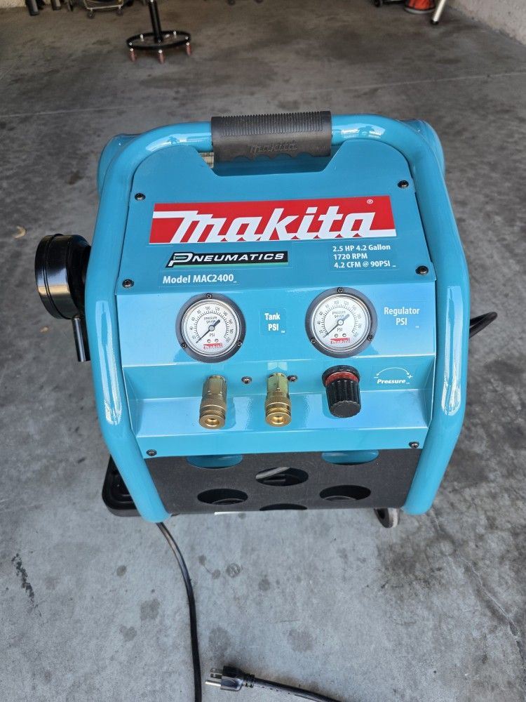 Makita 2.5HP 4 Gallon High Output Air Comressor Like New