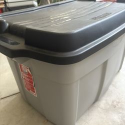 37 Gallon Rubbermaid Roughneck storage tote