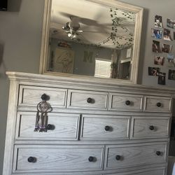 Queen Bedroom Set