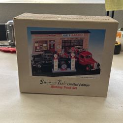 Snap On 2000 Due Cast Banks Ltd Edition  Working Truck Set New In Box”