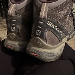  Salomon - Women's Hiking Boots X Ultra 4  6.5 USA