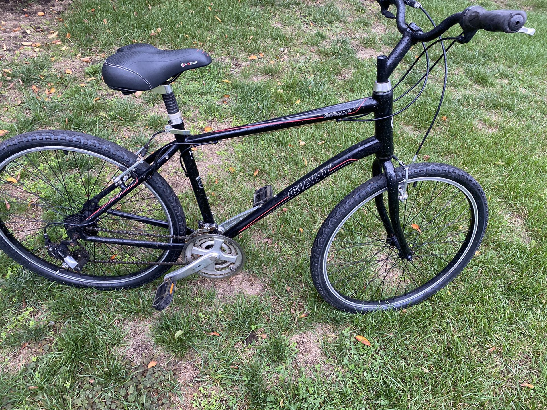 Giant mountain bike great condition medium size 26” wheels bicycle